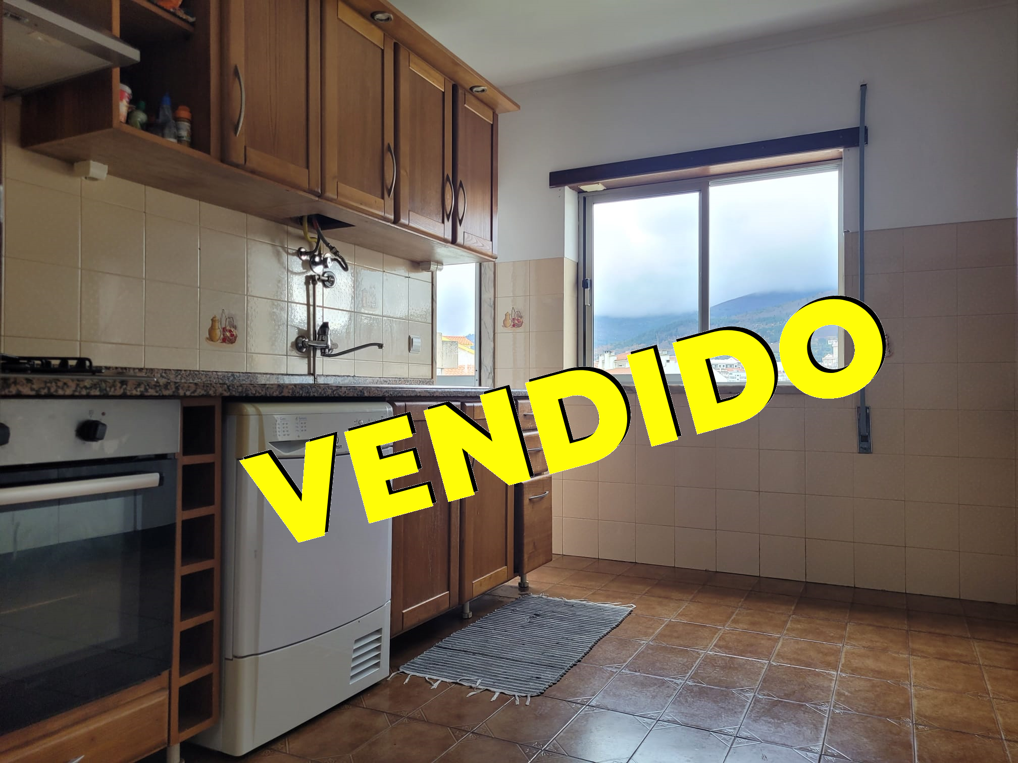 Imagem Apartamento T2 com garagem BOX - 85.000,00€ - Fundão