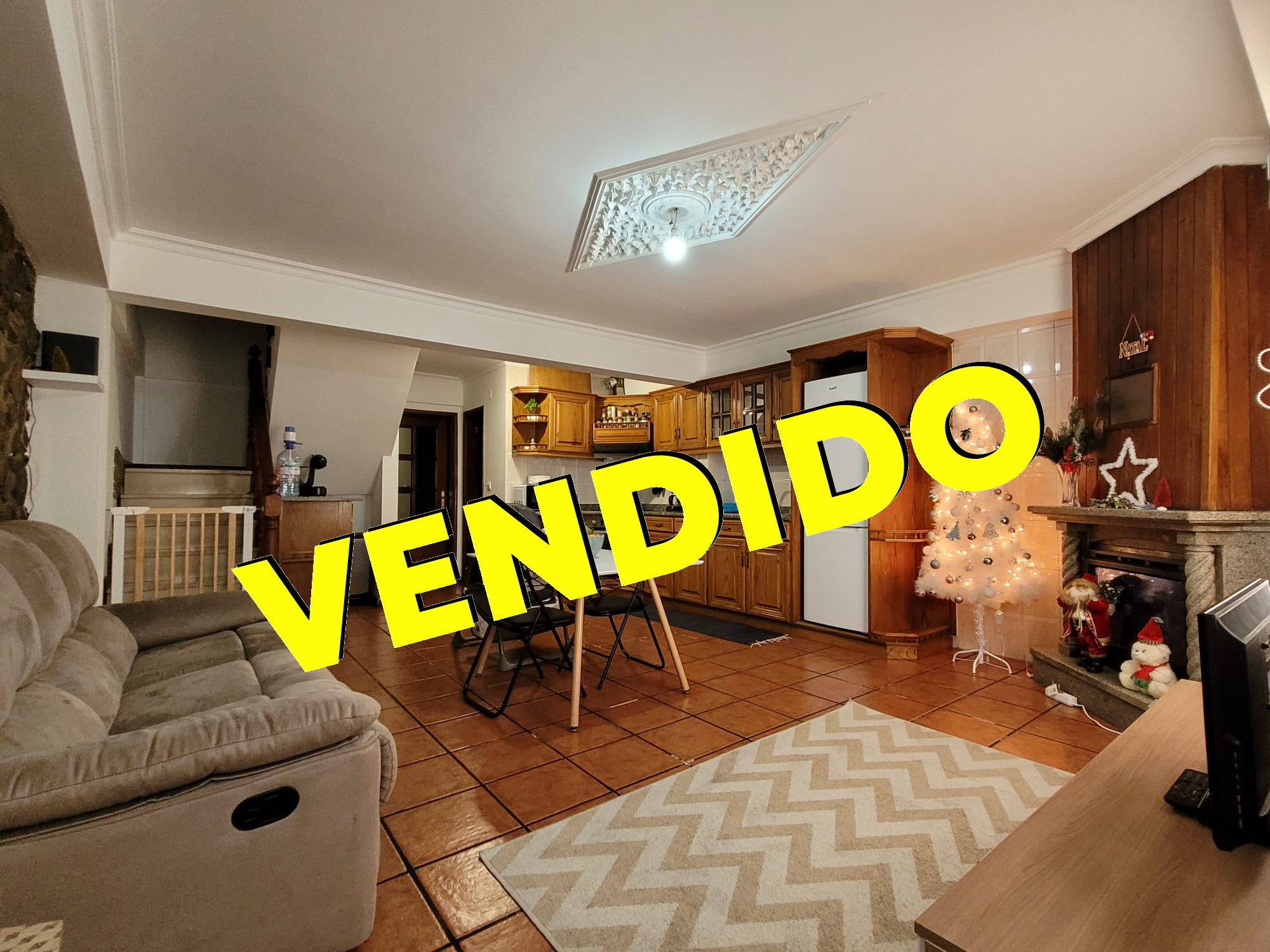Imagem Moradia V4 c/ Garagem - 125.000,00€ -  Valverde (Carvalhal)