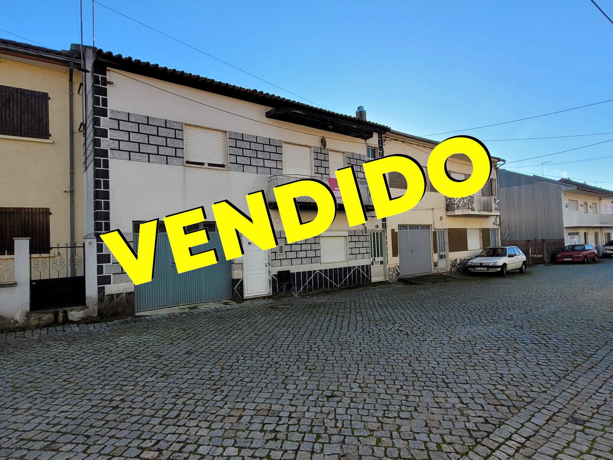 Imagem Moradia V3 c/Terreno - 130.000,00€ - Valverde, Carvalhal