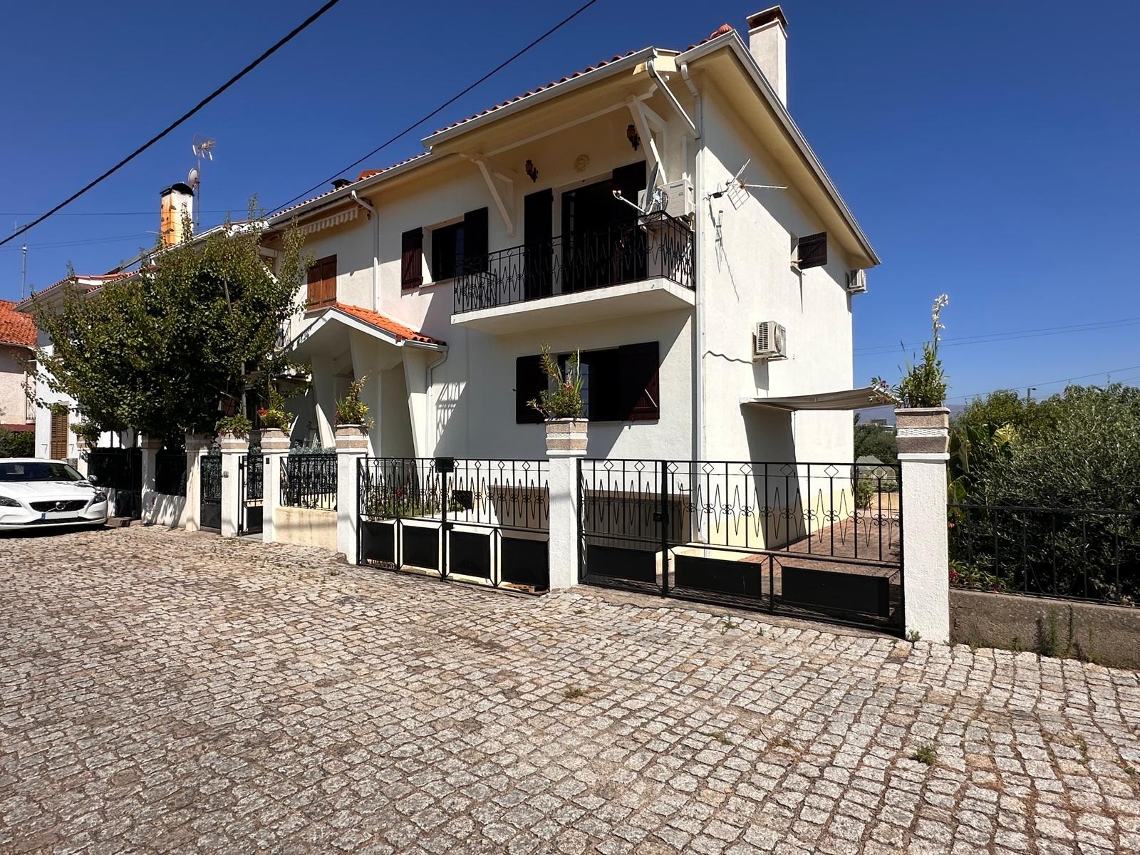 Imagem Moradia Geminada T4 com Garagem – 315.000€ - Fundão